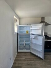 5159 Clinton St, Unit 5159 B Clinton Street in Los Angeles, CA - Foto de edificio - Building Photo