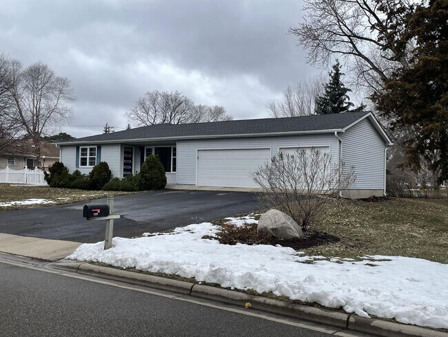 5360 Lowry Terrace in Minneapolis, MN - Building Photo - Building Photo
