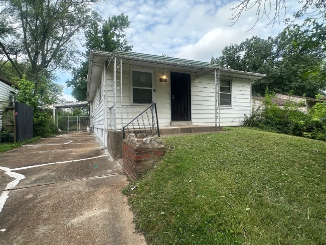 9705 Winkler Dr in St. Louis, MO - Building Photo - Building Photo