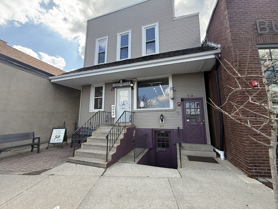 20 W Hinsdale Ave in Hinsdale, IL - Building Photo