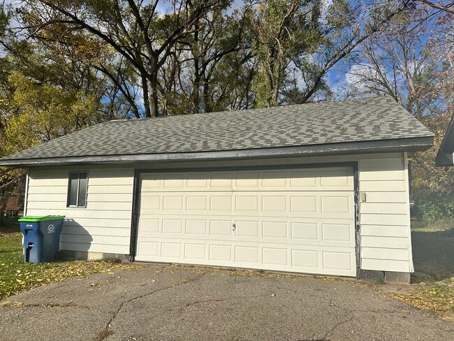 2631 Tatham Rd in Saginaw, MI - Building Photo - Building Photo