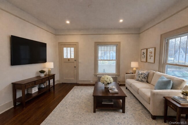 41 Washington Pl in Northport, NY - Building Photo - Building Photo