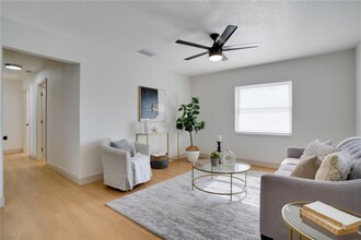 8155 65th Way N in Pinellas Park, FL - Foto de edificio - Building Photo