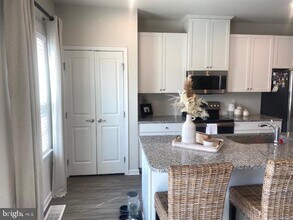 304 Pinnacle Pl in Washington Township, NJ - Foto de edificio - Building Photo