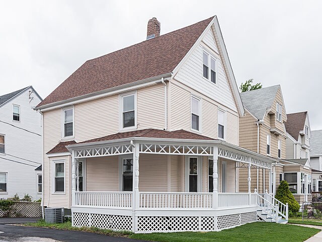 property at 58 Saunders St