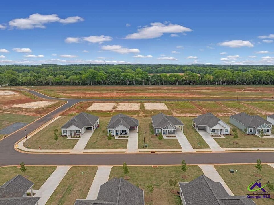 402 Jewelle Rd in Centerville, GA - Building Photo