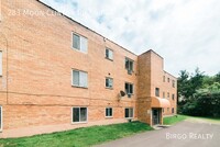 Colonial Commons Apartments in Coraopolis, PA - Foto de edificio - Building Photo