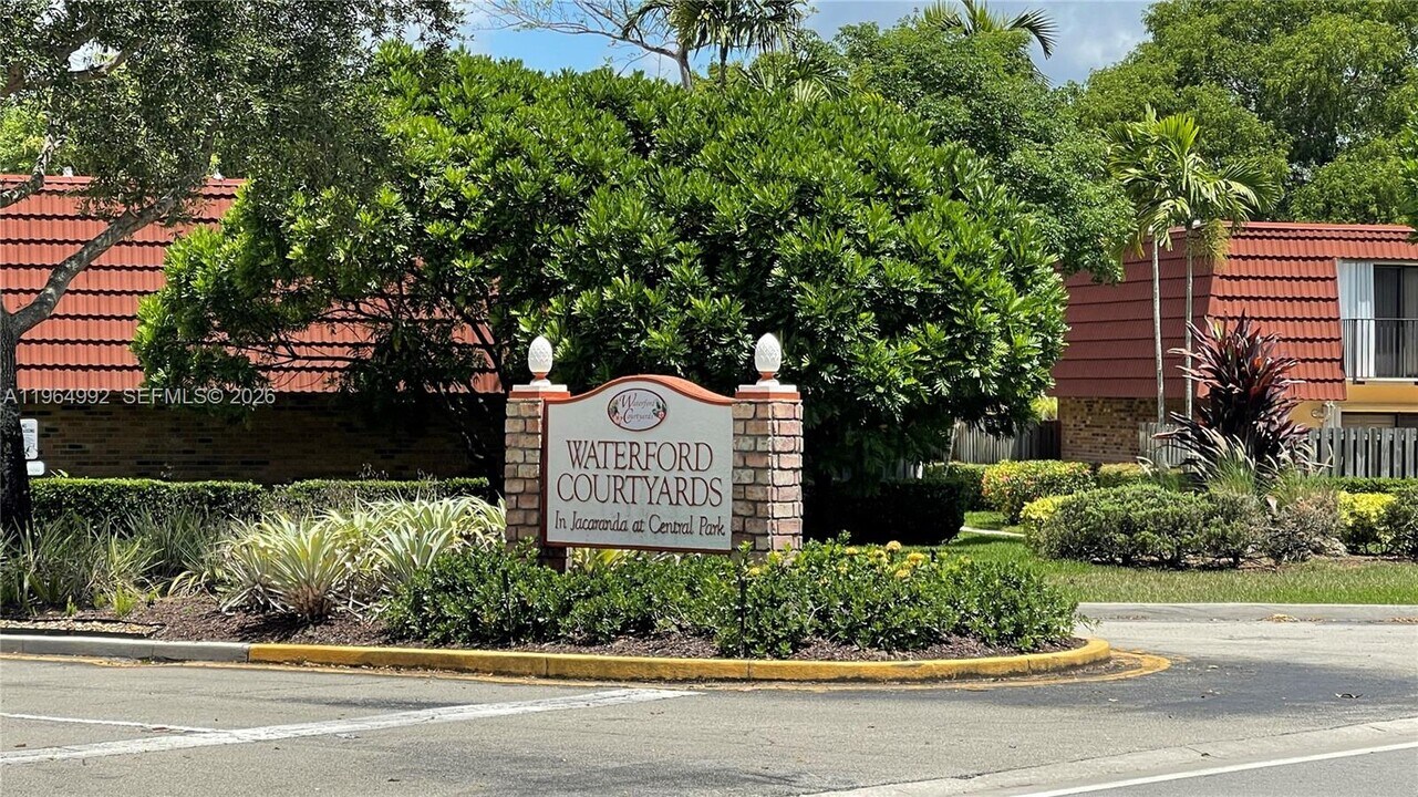 709 NW 98th Cir in Plantation, FL - Building Photo