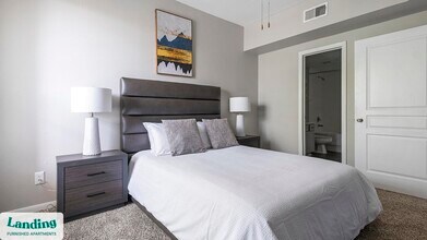 2500 Woodland Park Dr, Unit N304 in Houston, TX - Foto de edificio - Building Photo