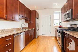 1643 W Farwell Ave-Unit -3NT in Chicago, IL - Building Photo - Building Photo