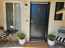 1327 E Appleton St, Unit 11 in Long Beach, CA - Building Photo