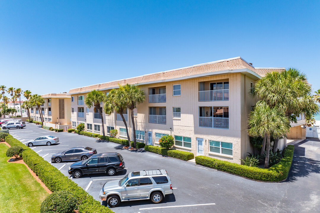 Gulf Belleair Beach Condominiums in Belleair Beach, FL - Building Photo