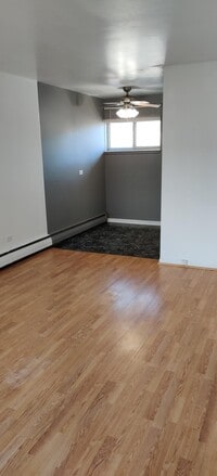 605 N Wolf Rd photo'