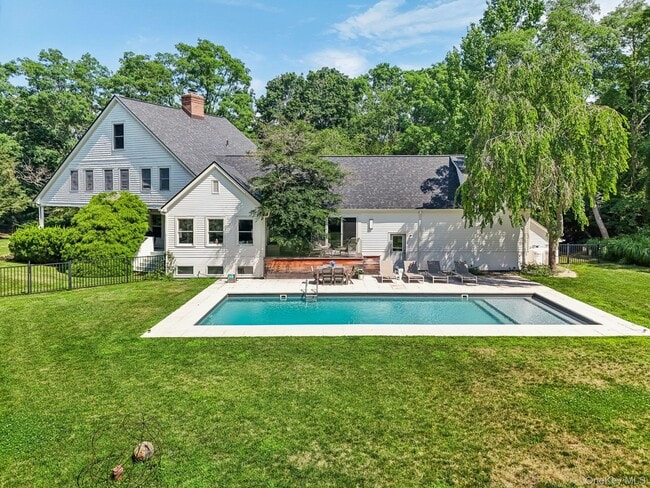 property at 17 Oak Meadow Ln