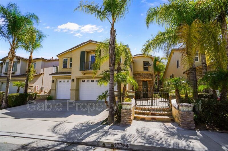 17764 Sweetgum Ln in Santa Clarita, CA - Building Photo
