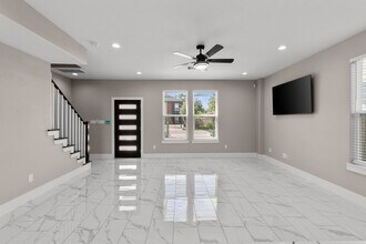 7925 Colonial Ln in Houston, TX - Building Photo - Building Photo