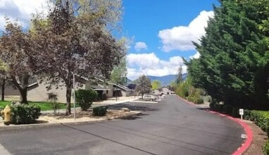 1100 Fruitdale Dr in Grants Pass, OR - Building Photo - Building Photo