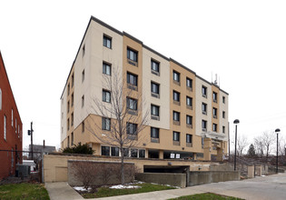 Winpisinger Place Senior Community in Cleveland, OH - Foto de edificio - Building Photo