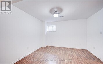 40 Harper-Hill Dr in Ajax, ON - Building Photo - Building Photo