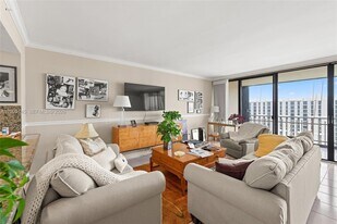 11113 Biscayne Blvd, Unit 1554 in Miami, FL - Building Photo