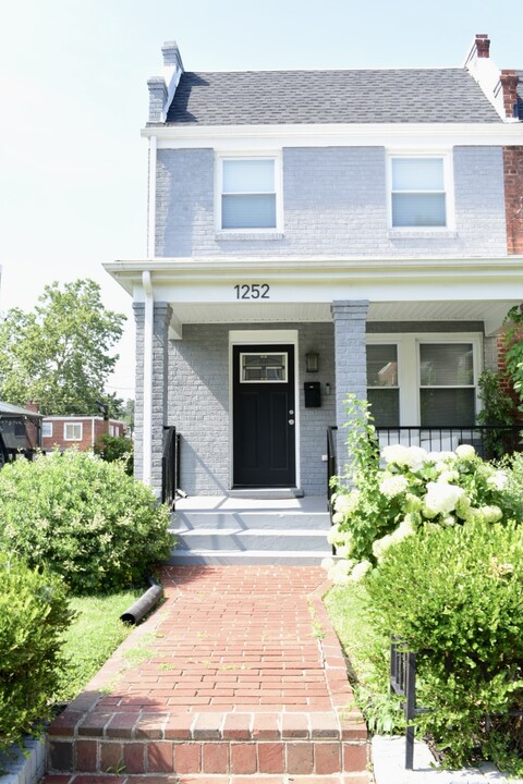 1252 Delafield Pl NE in Washington, DC - Building Photo