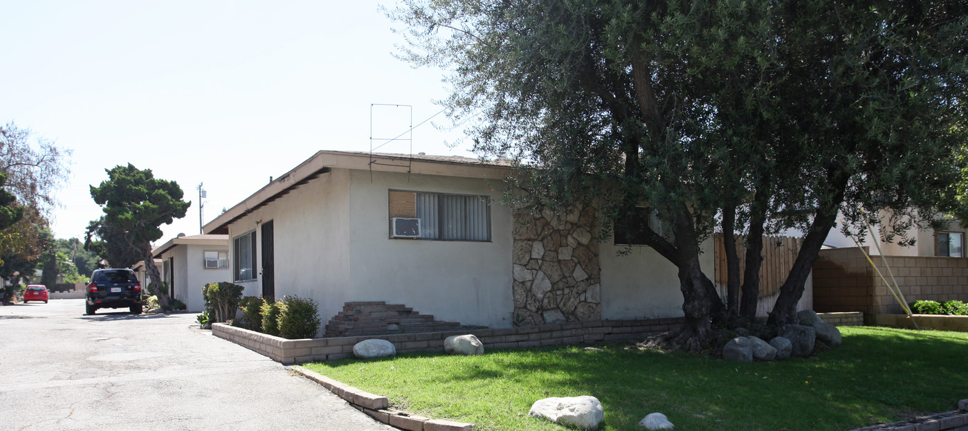 1414-1418 Highland Ave in Duarte, CA - Building Photo