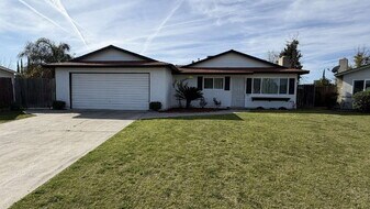 2811 Stanyan Ct in Bakersfield, CA - Building Photo