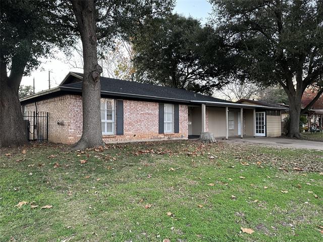 236 Lester St in Burleson, TX - Building Photo