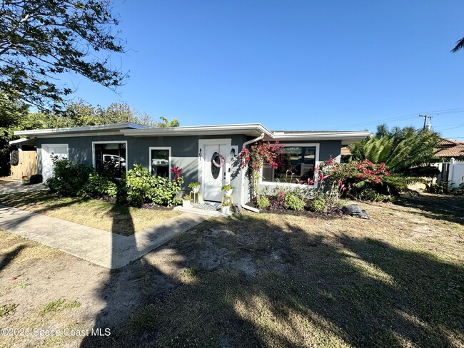 401 1st Ave in Satellite Beach, FL - Foto de edificio - Building Photo