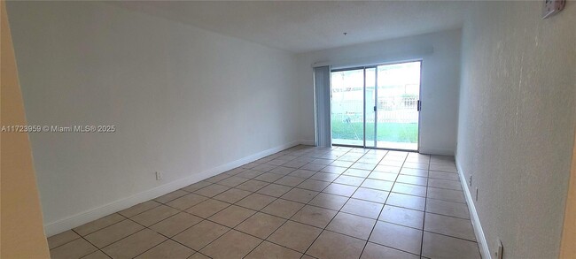 4251 NW 5th St, Unit 109 in Plantation, FL - Building Photo - Building Photo