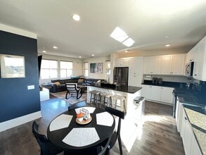310 N Bellarose Way in Anaheim, CA - Building Photo - Building Photo