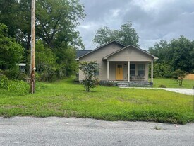 1714 Gordon St in Camden, SC - Building Photo