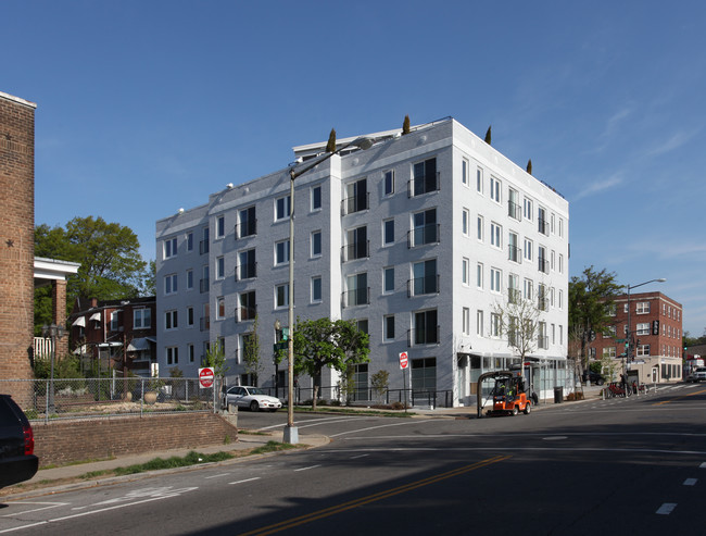 Mint Condominiums in Washington, DC - Foto de edificio - Building Photo