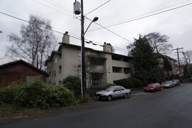 3024 NE 143rd St in Seattle, WA - Foto de edificio - Building Photo