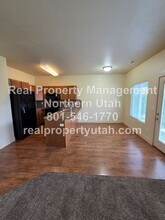 3385 S Brynn Ave in West Haven, UT - Foto de edificio - Building Photo