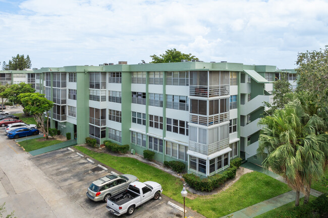 Atlantis Building in Hollywood, FL - Foto de edificio - Building Photo