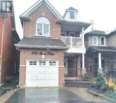 735 Swan Pl in Pickering, ON - Building Photo