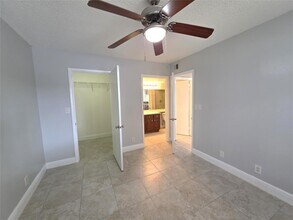 5672 Rock Island Rd, Unit 251 in Tamarac, FL - Building Photo - Building Photo