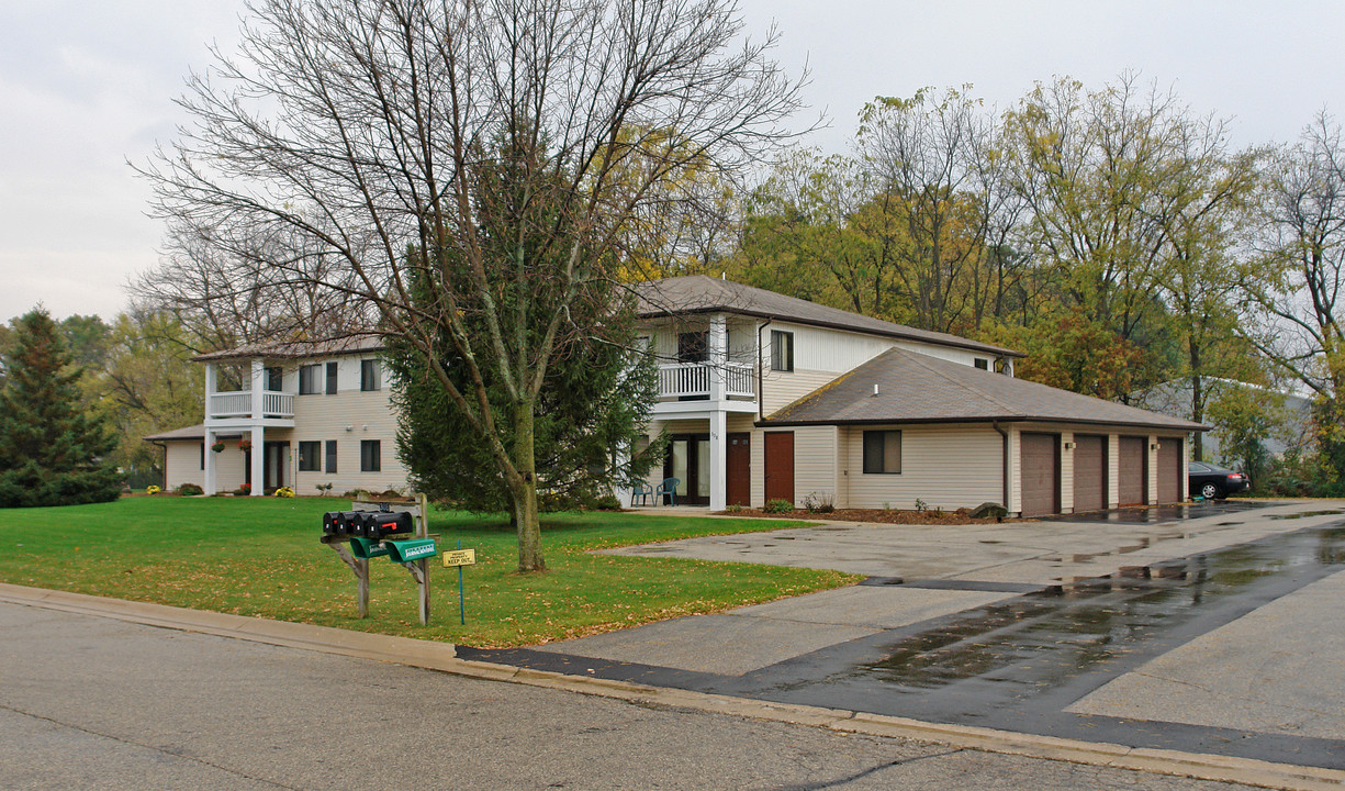 308 5th St in Waterford, WI - Building Photo