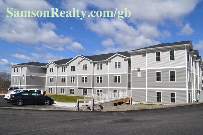 4 Springhouse Trail in Seekonk, MA - Foto de edificio - Building Photo