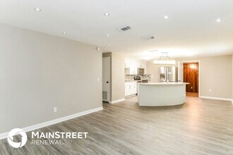 2091 Luana Dr E in Jacksonville, FL - Foto de edificio - Building Photo