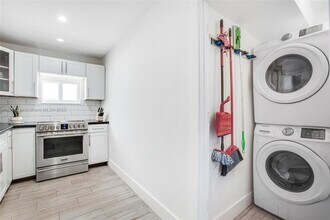 3675 SW 26th St in Miami, FL - Building Photo - Building Photo