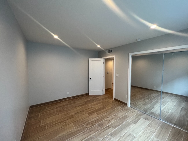 13425 Vanowen St in Los Angeles, CA - Building Photo - Building Photo