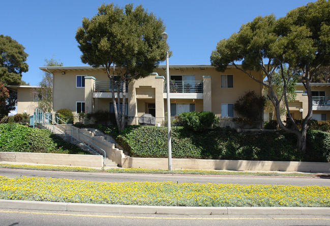 La Loma Apartments in Ventura, CA - Foto de edificio - Building Photo