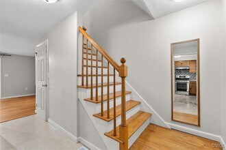 4307 Candlelight Ln in Liverpool, NY - Foto de edificio - Building Photo