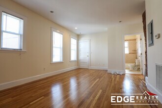 86 Easton St, Unit 3 in Boston, MA - Foto de edificio - Building Photo