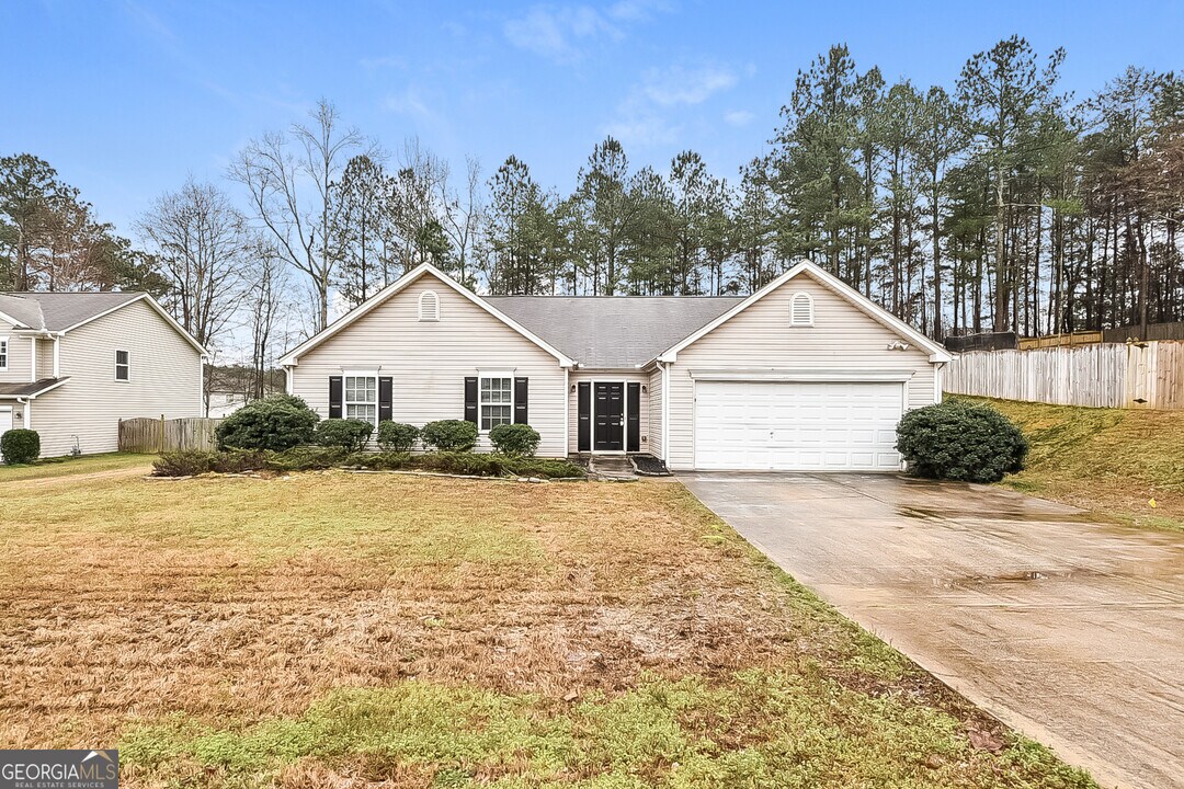 258 Red Maple Way in Dallas, GA - Foto de edificio