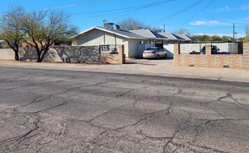 2645 N Dodge Blvd in Tucson, AZ - Building Photo - Building Photo