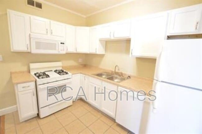 property at 2527 Shelby St