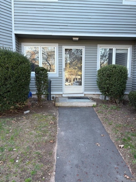 1410 Whitney Ave, Unit APT D1 in Hamden, CT - Building Photo - Building Photo